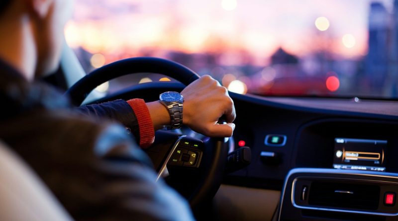 Car Safety Essentials : સેફ ડ્રાઇવિંગ માટે કારમાં વસ્તુઓ રાખો..