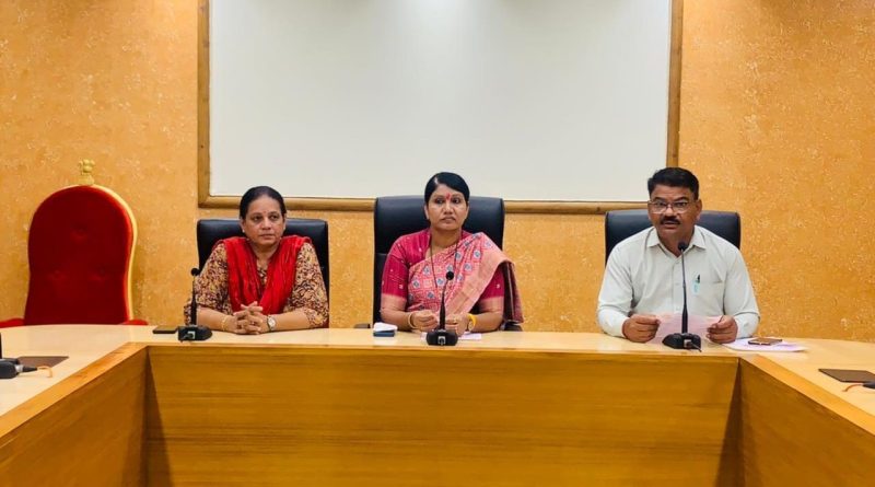 પ્રિન્સિપાલથી લઈ મંત્રી મંડળમાં સ્થાન મેળવનાર દર્શનાબેનનો આવો છે પરિવાર