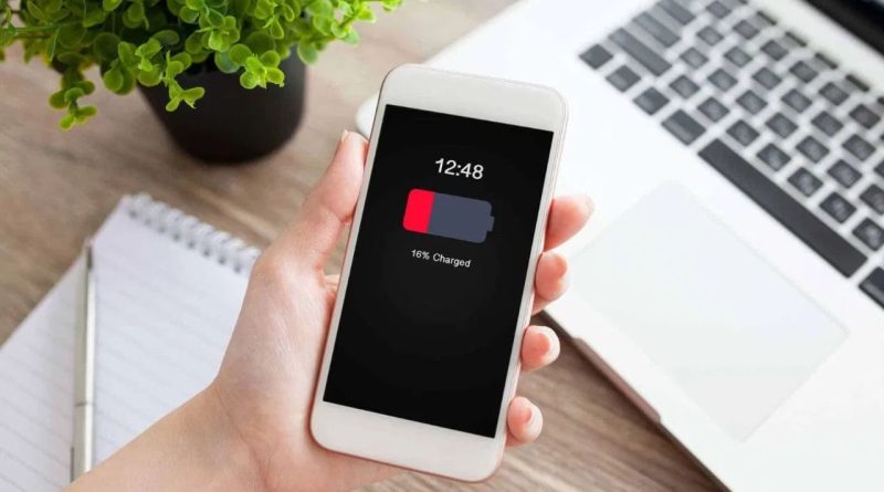 બીજાના ચાર્જરથી ફોન ચાર્જ કરવો જોઈએ કે નહીં ? જાણો એક્સપર્ટ શું કહે છે