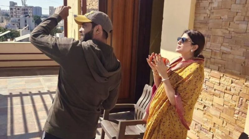 ‘દાદા’ ના મંત્રીમંડળમાં મળ્યુ સ્થાન, રાજકોટમાં પિયરીયું અને જામનગરમાં છે સાસરિયું, પતિ ઓલરાઉન્ડર, આવો છે રીવાબાનો પરિવાર ‘દાદા’ ના મંત્રીમંડળમાં મળ્યુ સ્થાન, રાજકોટમાં પિયરીયું અને જામનગરમાં છે સાસરિયું, પતિ ઓલરાઉન્ડર, આવો છે રીવાબાનો પરિવાર