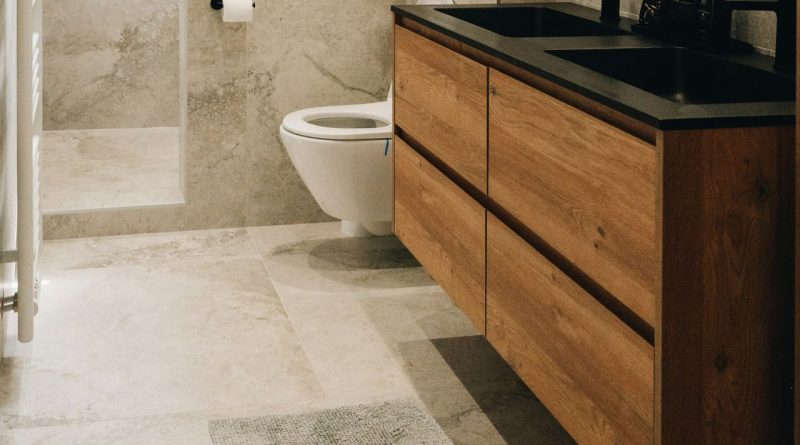 Vastu Tips : ઘરે બાથરુમ અને ટોયલેટ સંયુક્ત છે ? વાસ્તુના આ નિયમ જાણી લો, નહીંતર થઈ શકે છે મોટુ નુકસાન