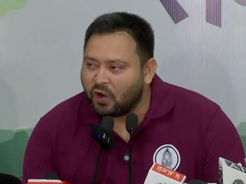 ગઠબંધન વિવાદ પર તેજસ્વીએ કહ્યું-કાલે વાત કરીશું:કોન્ટ્રાક્ટ પરના કર્મચારીઓ અને જીવિકા દીદી કાયમી થશે; દરેક પરિવારને સરકારી નોકરી આપવાનું વચન