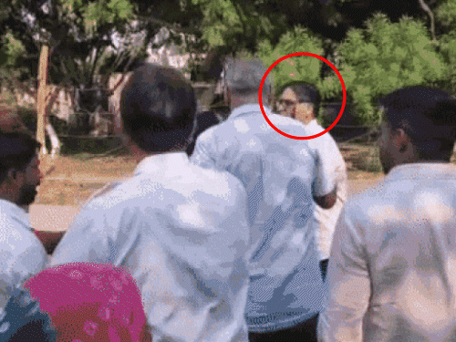 મહિલા સ્ટાફ પાસે પીરિયડ્સનો પુરાવો માગ્યો, કપડા ઉતરાવ્યા:હરિયાણાની યુનિવર્સિટીમાં સેનિટરી પેડનો ફોટો પડાવી જોયો. હોબાળા પછી સુપરવાઈઝર સસ્પેન્ડ