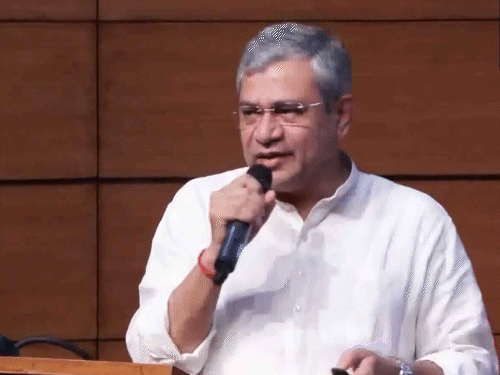 કેન્દ્રએ 8મા પગાર પંચને મંજૂરી આપી:50 લાખ કેન્દ્રીય સરકારી કર્મચારીઓ અને લગભગ 69 લાખ પેન્શનરોને લાભ મળશે