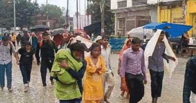 અયોધ્યામાં વરસાદ- પાણી ભરાયા,રસ્તામાં કાદવ છતા ભક્તોમાં ઉત્સાહ:તાડપત્રી ઓઢીને “જય શ્રી રામ”ના નારા લગાવતા ઉગાડા પગે ચાલી રહ્યા, 42 કિમી લાંબી પરિક્રમા, 10 લાખ લોકો પહોંચ્યા