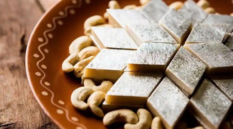 Kaju Katli Recipe :  દિવાળી પર ફક્ત 4 વસ્તુથી બનાવો હેલ્ધી કાજુ કતરી, ગણતરીની મિનિટોમાં બની જશે મીઠાઈ