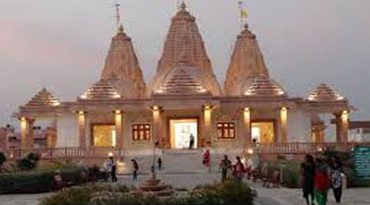 સુરેન્દ્રનગર શહેર અને જિલ્લાના મંદિરોને નૂતનવર્ષ નિમિત્તે શણગારવામાં આવ્યા