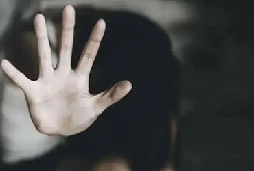 પિતા-પુત્રીના સંબંધોને કલંકિત કરતી ઘટના, માતા ઝઘડો કરી ઘર છોડી ગઇ તો પિતાએ દીકરીને પીંખી નાખી