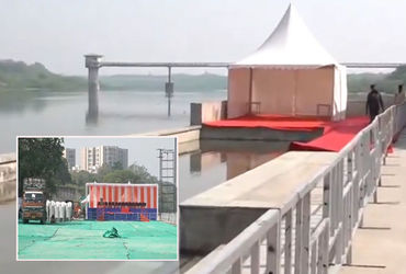 અમદાવાદમાં છઠ મહાપૂજાની તડામાર તૈયારીઓ: ઈન્દિરા બ્રિજના છઠ ઘાટ પર તંત્ર દ્વારા વિશેષ આયોજન અમદાવાદમાં છઠ મહાપૂજાની તડામાર તૈયારીઓ: ઈન્દિરા બ્રિજના છઠ ઘાટ પર તંત્ર દ્વારા વિશેષ આયોજન