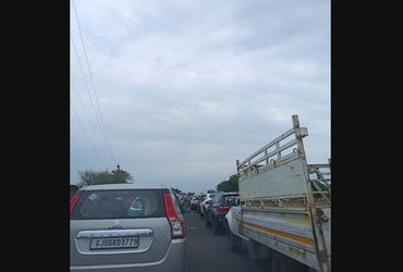 પલાસવાડા રેલવે ફાટકના કારણે વારંવાર ટ્રાફિક જામની સર્જાતી સમસ્યા