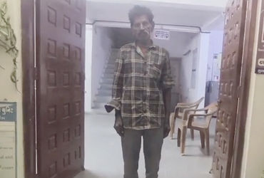 પંચમહાલ : શહેરામાં રાયોટિંગના ગુનામાં 23 વર્ષથી ફરાર આરોપીની ધરપકડ પંચમહાલ : શહેરામાં રાયોટિંગના ગુનામાં 23 વર્ષથી ફરાર આરોપીની ધરપકડ