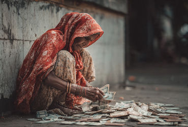 મહિલા ભિક્ષુક પાસેથી મળ્યા હજારો રૂપિયા! કચરાના ઢગલામાં છુપાવી રાખ્યા હતા, ગણતાં ગણતાં લોકો થાકી ગયા