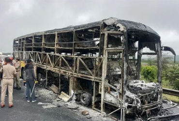 કુર્નૂલ બસ અગ્નિકાંડ : ૨૩૬ સ્માર્ટફોન અને એસીની બેટરીના કારણે 20નાં મોત