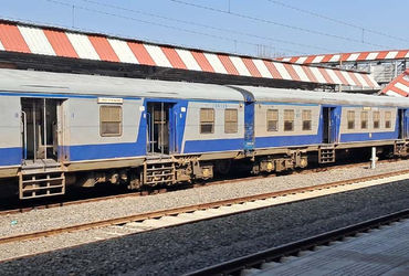 વડોદરા રેલવે સ્ટેશન પર ટ્રેનોના ટ્રાફિકથી મુસાફરો પરેશાન….!