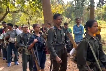 છત્તીસગઢના કાંકેરમાં 21 નક્સલીઓએ કર્યું આત્મસમર્પણ, AK-47 રાઈફલ સહિતના હથિયારો પણ સોંપ્યા