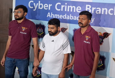 આંતરરાજ્ય જોબ ફ્રોડનો પર્દાફાશ: નકલી સરકારી ઓફર લેટર્સથી છેતરપિંડી, ઝારખંડના મુખ્ય આરોપીની ધરપકડ આંતરરાજ્ય જોબ ફ્રોડનો પર્દાફાશ: નકલી સરકારી ઓફર લેટર્સથી છેતરપિંડી, ઝારખંડના મુખ્ય આરોપીની ધરપકડ