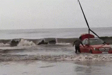 સીનસપાટા ભારે પડ્યા! પ્રતિબંધ છતાં ડુમસમાં મર્સિડીઝની એન્ટ્રી, બીચ પર ફસાઈ જતાં ક્રેઈન બોલાવવી પડી