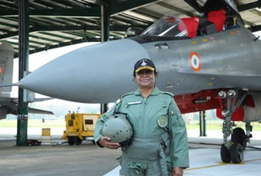 VIDEO: રાષ્ટ્રપતિ દ્રૌપદી મૂર્મુએ રાફેલ લડાકૂ વિમાનમાં ઉડાન ભરી, જવાનોએ વાયુસેના સ્ટેશન પર આપ્યું ગાર્ડ ઑફ ઑનર