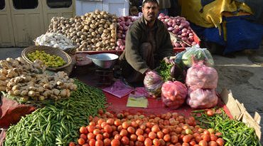 પાકિસ્તાનમાં એક ટામેટાનો ભાવ 75 રૂપિયાથી પણ વધુ! કિલો આદુના 750… જાણો કેમ વધી મોંઘવારી?