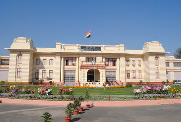 બિહાર ચૂંટણીમાં 27 ટકા ઉમેદવારો પર મર્ડર-મહિલા વિરુદ્ધ ગુનાનો આરોપ, 40 ટકા કરોડપતિ