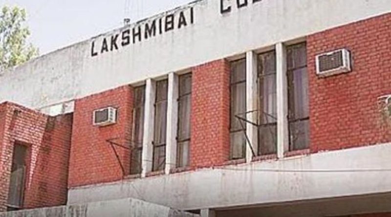 દિલ્હીમાં વિદ્યાર્થિની પર એસિડ એટેક, બંને હાથ બળી ગયા:DUની લક્ષ્મીબાઈ કોલેજની વિદ્યાર્થિની, 3 યુવકોએ કર્યો હુમલો; શોધખોળ ચાલુ