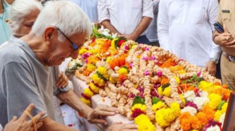 ‘પ્લેન ક્રેશની તપાસ એજન્સીમાંથી વિશ્વાસ ઉઠી ગયો છે’:પાઇલટ સુમિત સભરવાલના પિતાએ સુપ્રીમ કોર્ટમાં અરજી દાખલ કરી, કહ્યું- કોર્ટની દેખરેખમાં તપાસ થાય