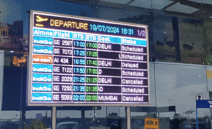 ભોપાલમાં એર ઇન્ડિયાના વિમાનનું ઇમરજન્સી લેન્ડિંગ:દિલ્હીથી બેંગલુરુ જઈ રહી હતી ફ્લાઇટ; ટેકનિકલ સમસ્યા આવી, બધા મુસાફરો સુરક્ષિત