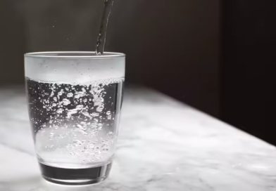 સવારે ખાલી પેટ 1 ગ્લાસ ગરમ પાણી પીવાથી શું થાય છે? ડૉક્ટર પાસેથી જાણો ફાયદા