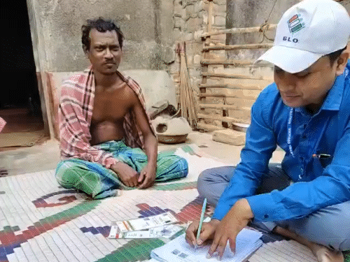 બંગાળમાં ૩ કરોડથી વધુ SIR ફોર્મ વહેચાયા:એન્ક્લેવ મહિલાઓના નામ રદ થવાનો ભય; સુપ્રીમ કોર્ટ તમિલનાડુ સરકારની અરજી પર સુનાવણી કરવા સંમત થઈ