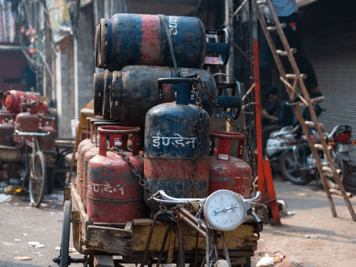 હવે બેંક ખાતામાં ચાર નોમિની ઉમેરી શકાશે:UPIથી ટોલ પેમેન્ટ કરવું સસ્તું, કોમર્શિયલ સિલિન્ડરના ભાવ ઘટ્યાં; નવેમ્બરનાં આ 6 ફેરફારોની તમારા ખિસ્સાં પર થશે અસર