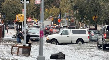 ફક્ત દસ મિનિટનાં વરસાદમાં ન્યૂયોર્ક પાણીમાં ગરકાવ : વીજ પુરવઠો ઠપ