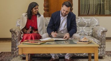 મારી હિન્દુ પત્નીનો ધર્મ પરિવર્તનનો કોઈ ઈરાદો નથી, ભારે વિવાદ વચ્ચે જે ડી વેન્સની સ્પષ્ટતા