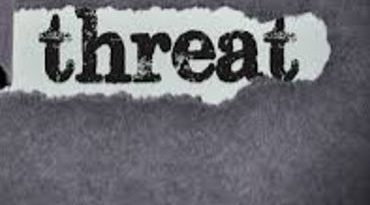 પોલીસ ફરિયાદ પરત ખેંચવા માટે મોડીરાતે ફરિયાદીના ઘરે જઇ ધમકી