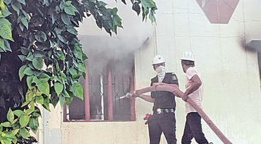 સુરેન્દ્રનગરમાં રાધે ટેનામેન્ટમાં પતંગ-દોરીના ગોડાઉનમાં આગ લાગી