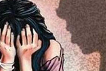 બહેનપણીને મદદ કરવું પરિણીતાને ભારે પડ્યું,પતિ સાથે રંગે હાથ પકડાઇ