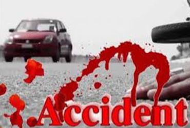 વડોદરામાં અકસ્માતના ત્રણ બનાવ,કારેલીબાગમાં રિક્ષા પલટી જતાં બે મહિલા દબાઇ