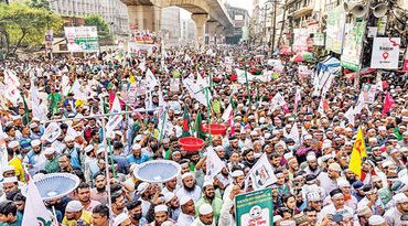 બાંગ્લાદેશમાં યુનુસ સામે લોકો રસ્તા પર ઉતર્યા, ઠેર-ઠેર આગજની