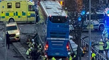 સ્વીડન : ખાલી ડબલ ડેકર બસ સ્ટોકહોમના મુખ્ય બસ સ્ટોપ પર ધસી જતાં 3ના મૃત્યુ : ડ્રાયવરની ધરપકડ