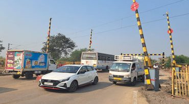 વડોદરા-ડભોઇ વચ્ચેની   પલાસવાડા રેલવે ફાટક લોકોની પરેશાની અને તકલીફોનું કારણ બની