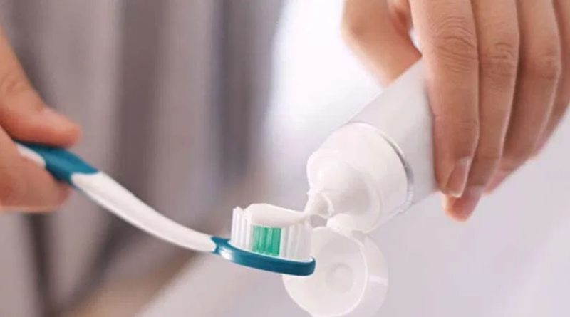 ટૂથપેસ્ટનો ઉપયોગ ફક્ત દાંત સાફ માટે જ નહીં, તેના અન્ય ફાયદા જાણી તમે પણ ચોંકી જશો!