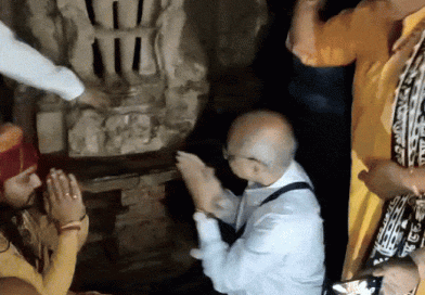 ખજુરાહોમાં ASI સંરક્ષિત મંદિરમાં વકીલે કરી પૂજા:CJI પર જૂતું ફેંકનાર વકીલે કહ્યું- તેમના કહેવા પર જ આવ્યો છું