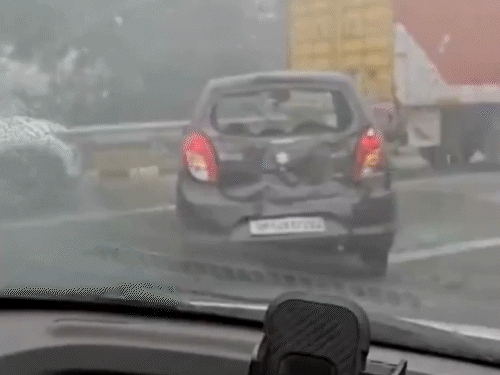 ગાઢ ધુમ્મસનો કહેર, VIDEO:NCR 6 લેન એક્સપ્રેસ વે પર અડધો ડઝન ગાડીઓ અથડાઈ, અનેક લોકો ઘાયલ, ટ્રાફિકજામ સર્જાયો ગાઢ ધુમ્મસનો કહેર, VIDEO:NCR 6 લેન એક્સપ્રેસ વે પર અડધો ડઝન ગાડીઓ અથડાઈ, અનેક લોકો ઘાયલ, ટ્રાફિકજામ સર્જાયો