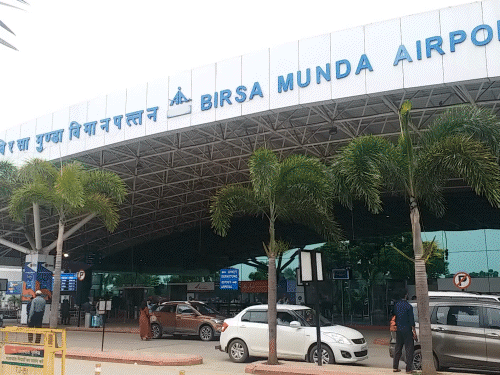 રાંચી એરપોર્ટ પર 56 મુસાફરો માંડ-માંડ બચ્યા:ઇન્ડિગો વિમાનનો પાછળનો ભાગ જમીન સાથે અથડાયો; ટેકનિકલ ખામીના લીધે હાર્ડ લેન્ડિંગ વખતે દુર્ઘટના થઈ રાંચી એરપોર્ટ પર 56 મુસાફરો માંડ-માંડ બચ્યા:ઇન્ડિગો વિમાનનો પાછળનો ભાગ જમીન સાથે અથડાયો; ટેકનિકલ ખામીના લીધે હાર્ડ લેન્ડિંગ વખતે દુર્ઘટના થઈ