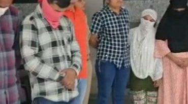 છેલ્લા ૧૦ વર્ષથી ભારતમાં ગેરકાયદે રહેતા  બાંગ્લાદેશી ફારુકે પોતાના દેશની ૬૦ યુવતીઓને ભારતમાં સેક્સવર્કર બનાવી