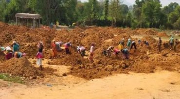 ગુજરાતમાં મનરેગા હેઠળ શ્રમિકોને એક વર્ષમાં 100ની ‘ગેરન્ટી’ સામે ફક્ત 42 દિવસ જ કામ અપાયું