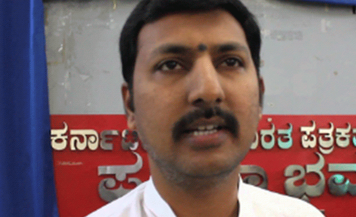 આલંદ મતદાર યાદી ગડબડી કેસ: 22000 પાનાની ચાર્જશીટ દાખલ:કર્ણાટકના પૂર્વ BJP ધારાસભ્ય પર કોલ સેન્ટર બનાવીને વોટ ડિલીટ કરવાનો આરોપ આલંદ મતદાર યાદી ગડબડી કેસ: 22000 પાનાની ચાર્જશીટ દાખલ:કર્ણાટકના પૂર્વ BJP ધારાસભ્ય પર કોલ સેન્ટર બનાવીને વોટ ડિલીટ કરવાનો આરોપ