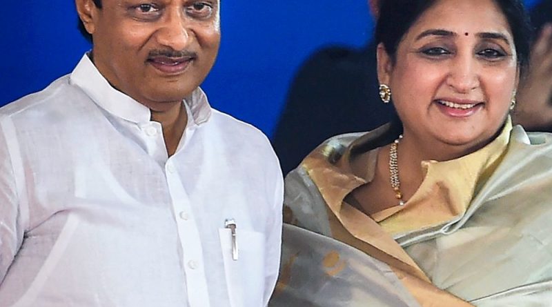 અજિત પવારના પત્નીને ડેપ્યુટી CM બનાવવાની માગ:NCP નેતા દેવેન્દ્ર ફડણવીસને મળ્યા, NCPના વિલિનીકરણ પર શરદ પવાર નિર્ણય લેશે