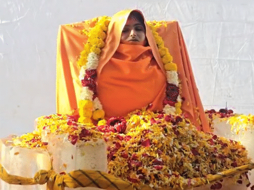 ખોટા ઇન્જેક્શનથી સાધ્વીનો જીવ ગયો?:રાજસ્થાનમાં 23 વર્ષનાં સાધ્વીને તેમનાં જ આશ્રમમાં સમાધી, શંકાની સોય પિતા સામે