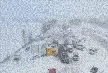 અમેરિકામાં બરફનું ભયંકર તોફાન, 100થી વધુ ગાડીઓ વચ્ચે અકસ્માત, જુઓ VIDEO