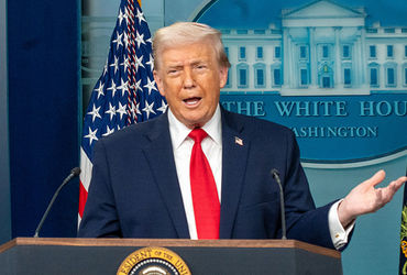 ડોનાલ્ડ ટ્રમ્પને થઈ ગંભીર બીમારી? હાથ પરના ડાઘ અંગે અટકળો વચ્ચે પોતે જ આપ્યો જવાબ